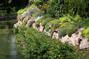 Flussmauer aus Rotem Ruhpoldinger Marmor aus dem Steinbruch Ruhpolding